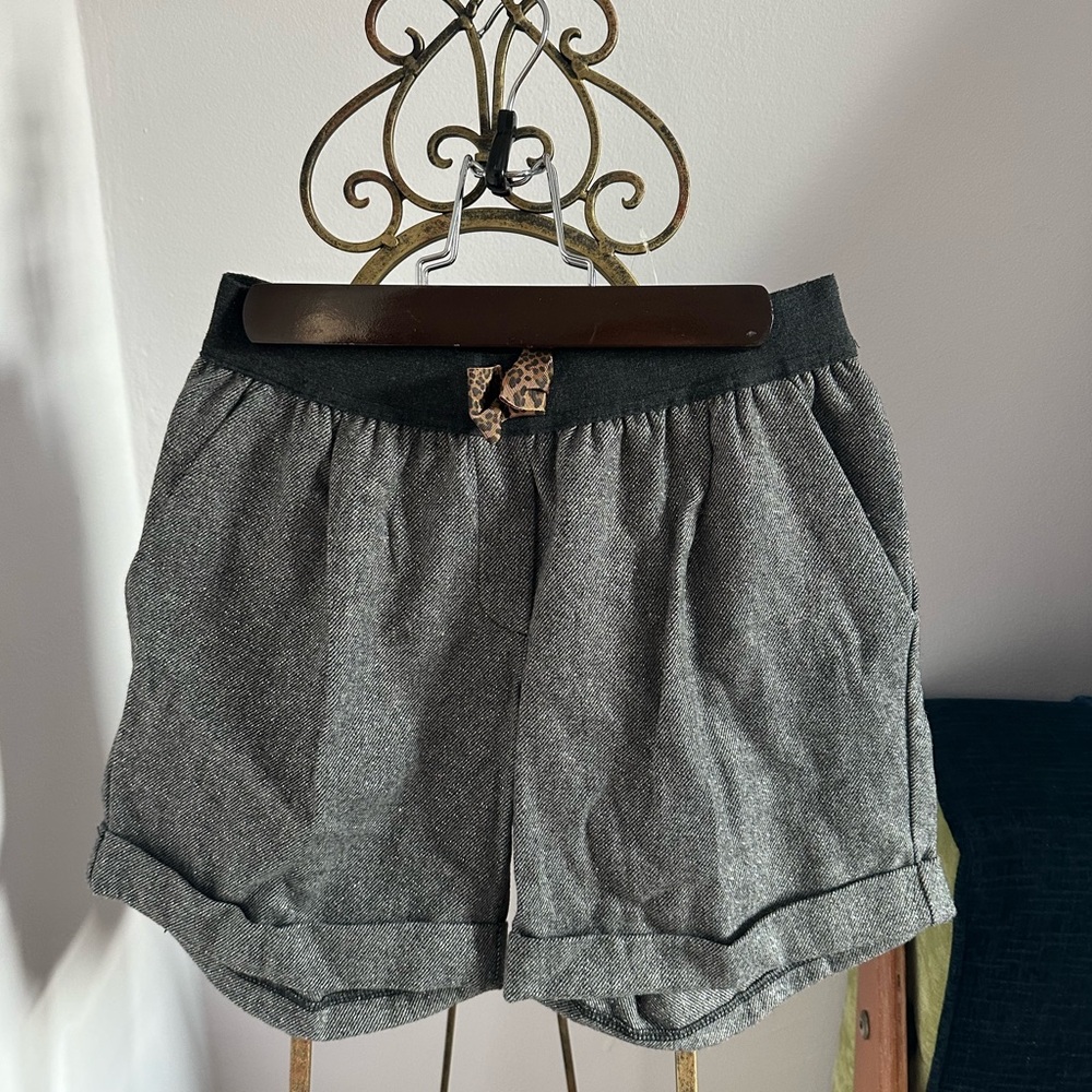 Monna Lisa Grey and black dress shorts with elastic waist and pockets #shorts